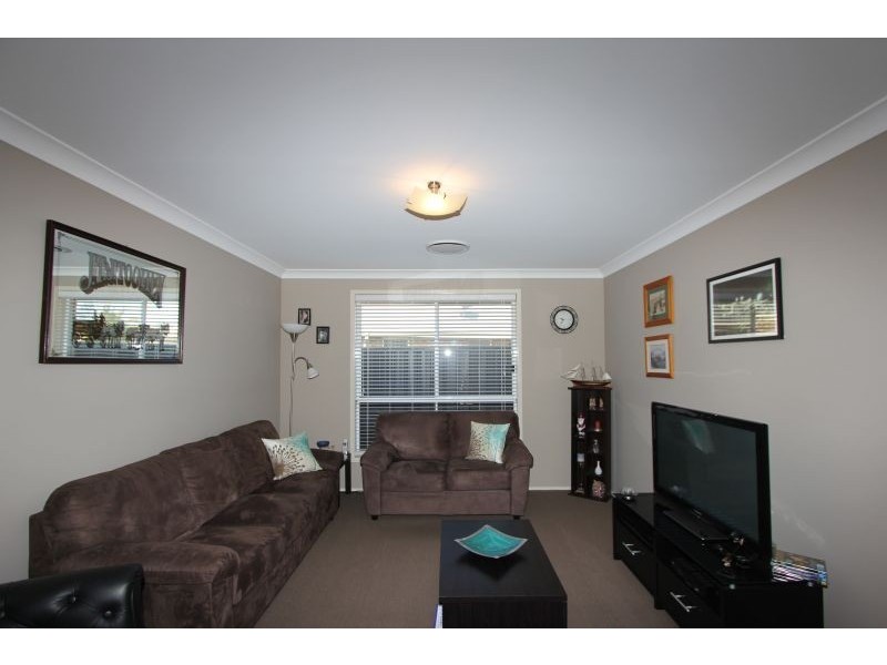 24 Mewburn Drive, Goulburn NSW 2580