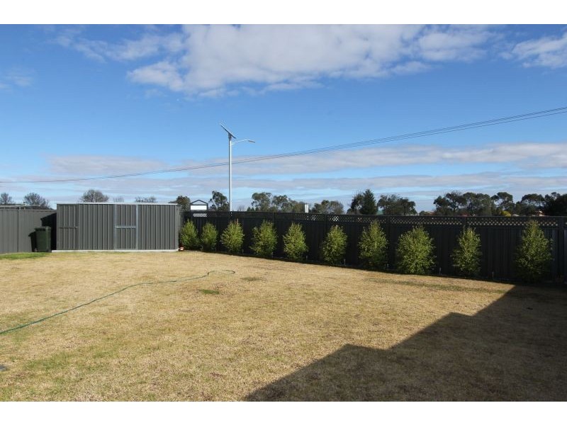 24 Mewburn Drive, Goulburn NSW 2580