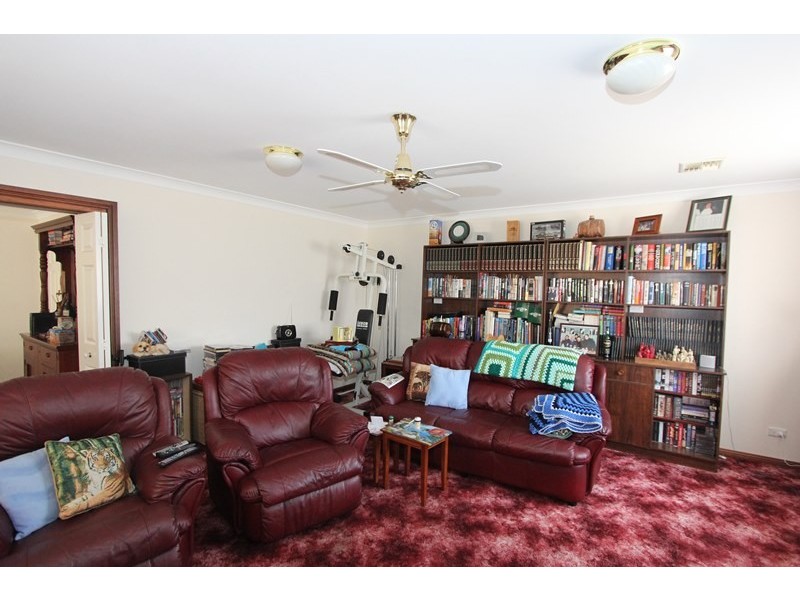 16 Lamarra Place, Goulburn NSW 2580