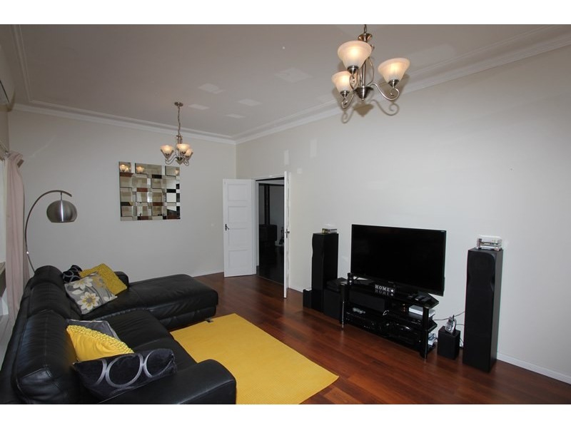 7 Cathcart Street, Goulburn NSW 2580
