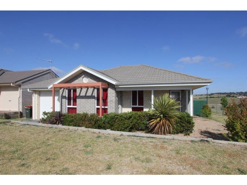 2 Stombuco Place, Goulburn NSW 2580