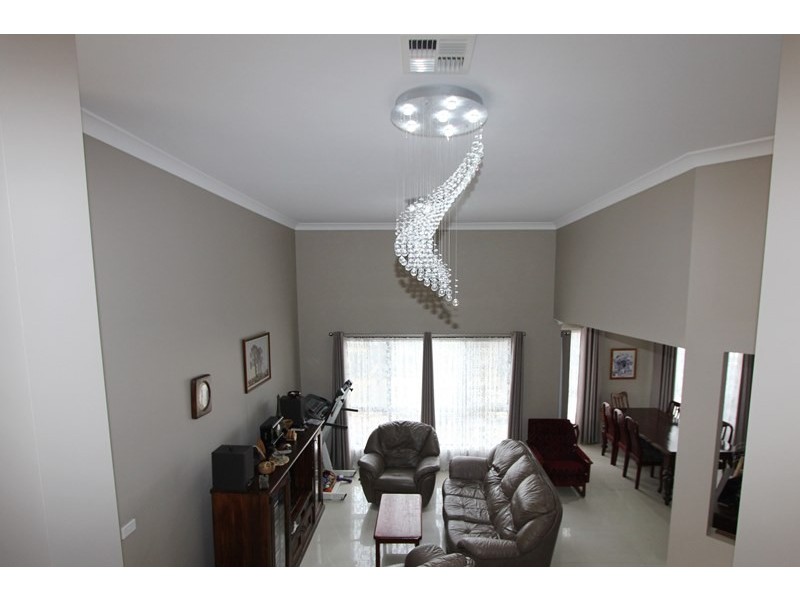 2 Thomas Place, Goulburn NSW 2580