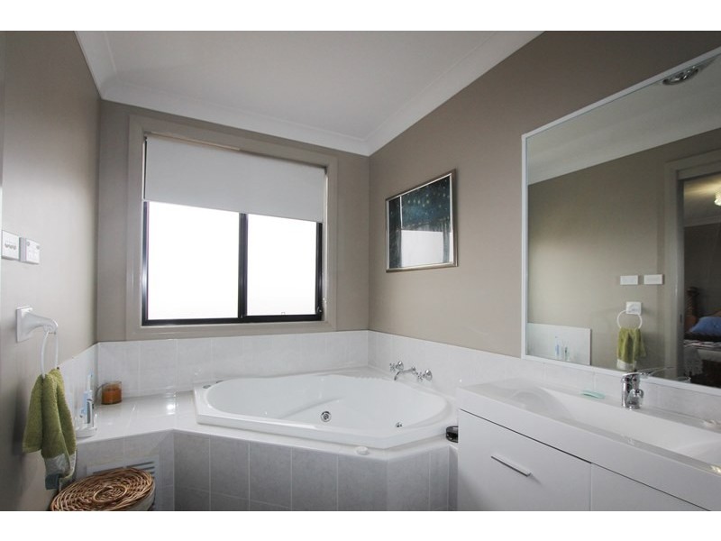 2 Thomas Place, Goulburn NSW 2580