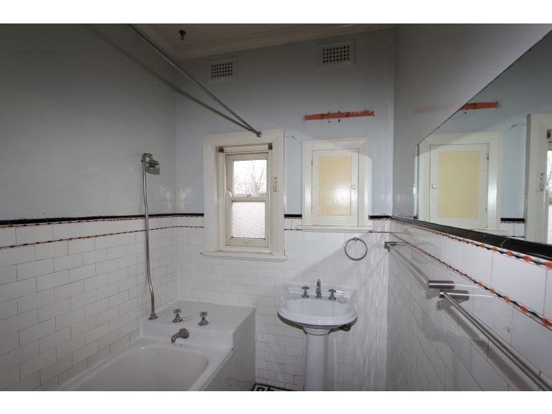 81 Clinton Street, Goulburn NSW 2580