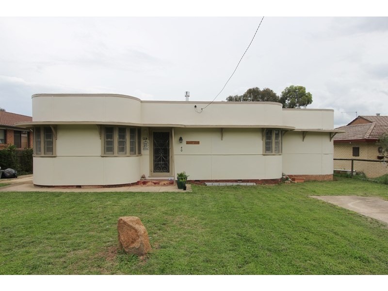 40 Wollondilly Avenue, Goulburn NSW 2580