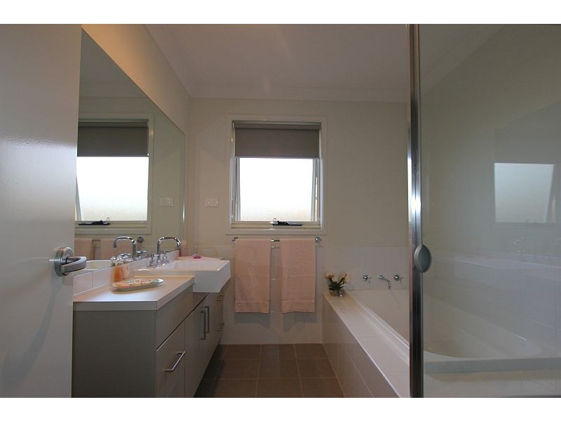 4 Walsh Drive, Goulburn NSW 2580