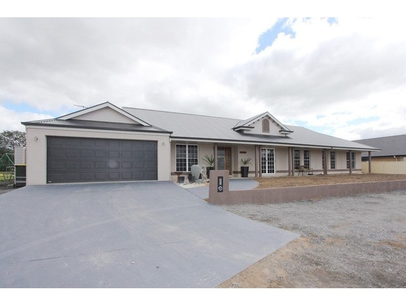 22 Racecourse Drive, Goulburn NSW 2580