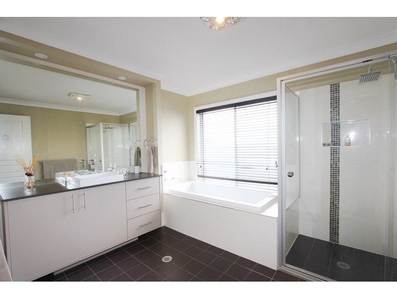 22 Racecourse Drive, Goulburn NSW 2580