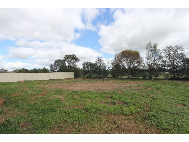 22 Racecourse Drive, Goulburn NSW 2580
