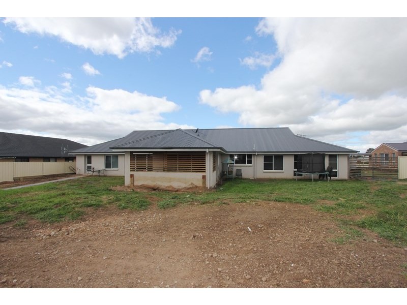 22 Racecourse Drive, Goulburn NSW 2580