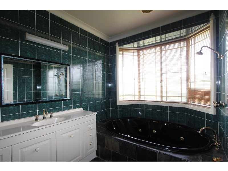 16 Run-O-Waters Drive, Goulburn NSW 2580