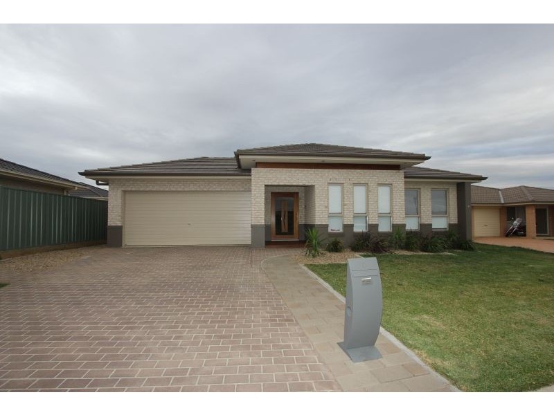 4 Lambert Drive, Goulburn NSW 2580