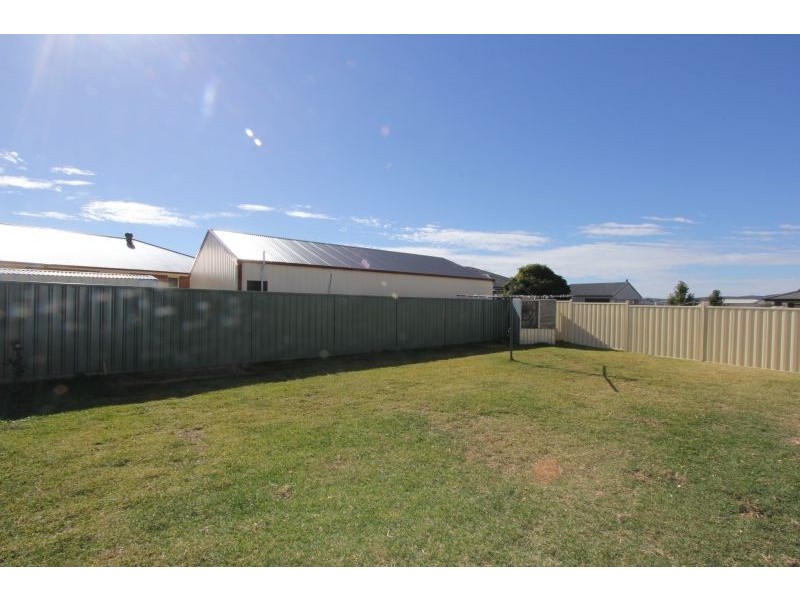 4 Lambert Drive, Goulburn NSW 2580