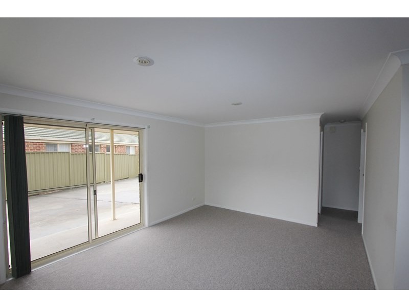 1/33 Chantilly Court, Goulburn NSW 2580