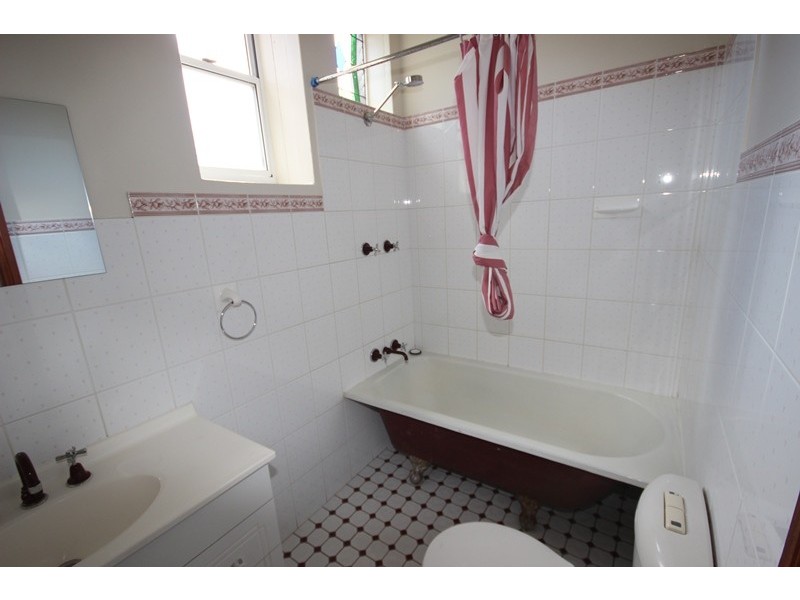 136 Clinton Street, Goulburn NSW 2580