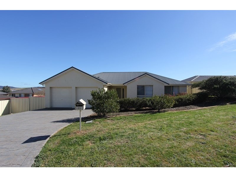 35 Crestwood Drive, Goulburn NSW 2580