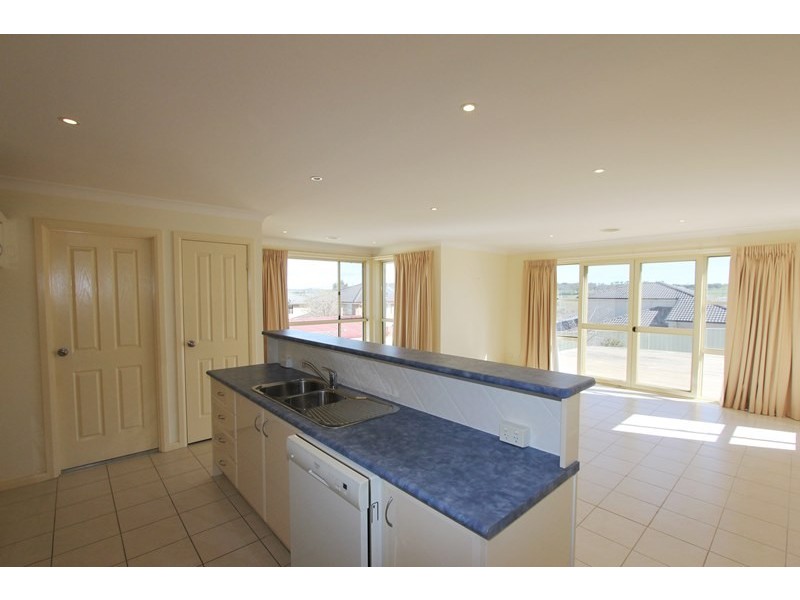 35 Crestwood Drive, Goulburn NSW 2580