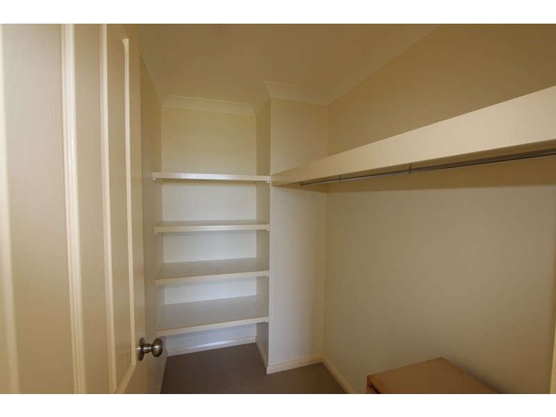 35 Crestwood Drive, Goulburn NSW 2580