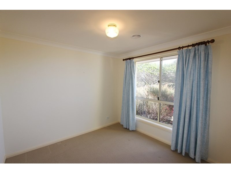 35 Crestwood Drive, Goulburn NSW 2580