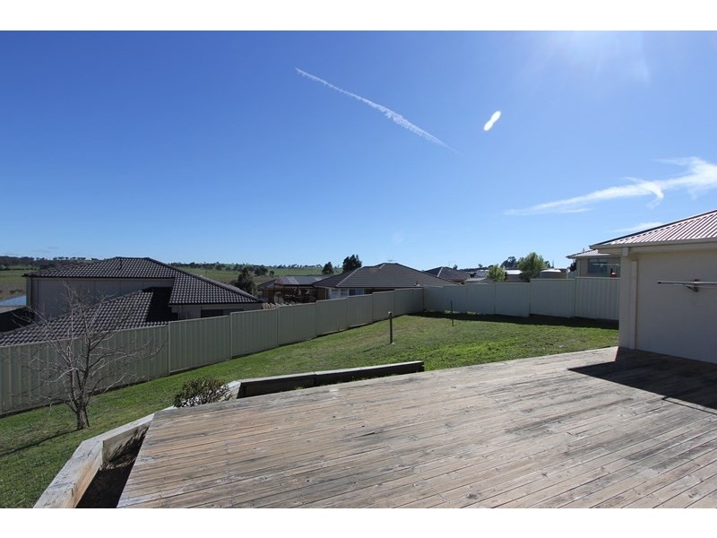 35 Crestwood Drive, Goulburn NSW 2580