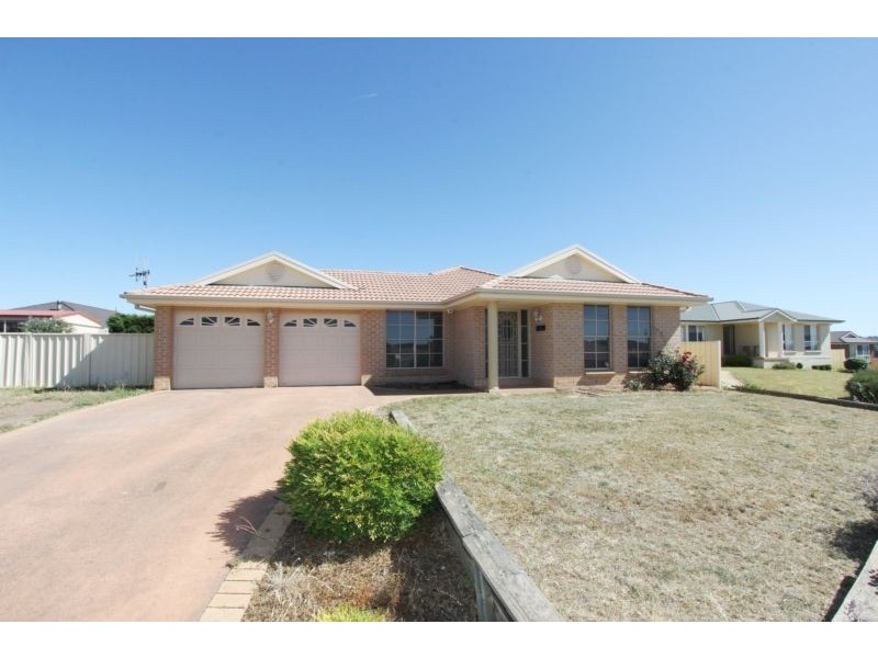 28 Crestwood Drive, Goulburn NSW 2580