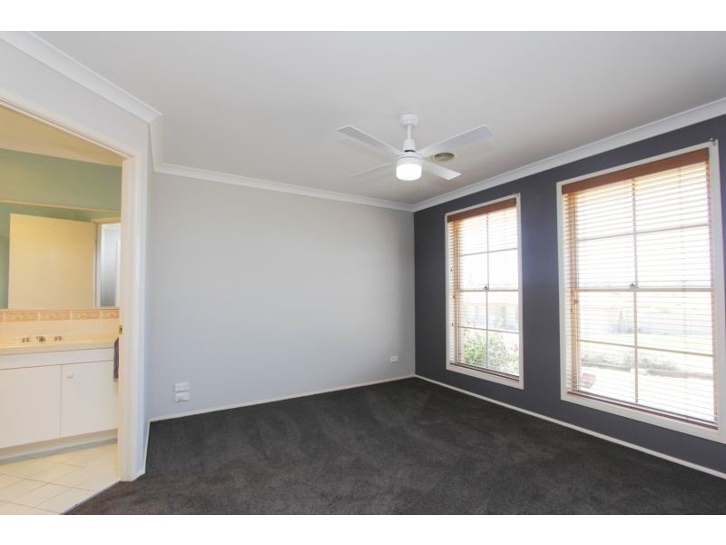 28 Crestwood Drive, Goulburn NSW 2580