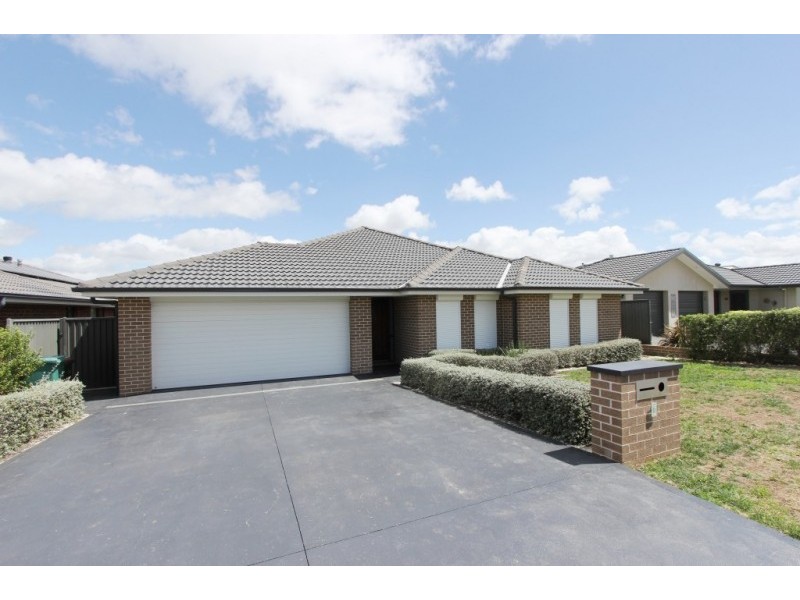 6 Hazelwood Place, Goulburn NSW 2580