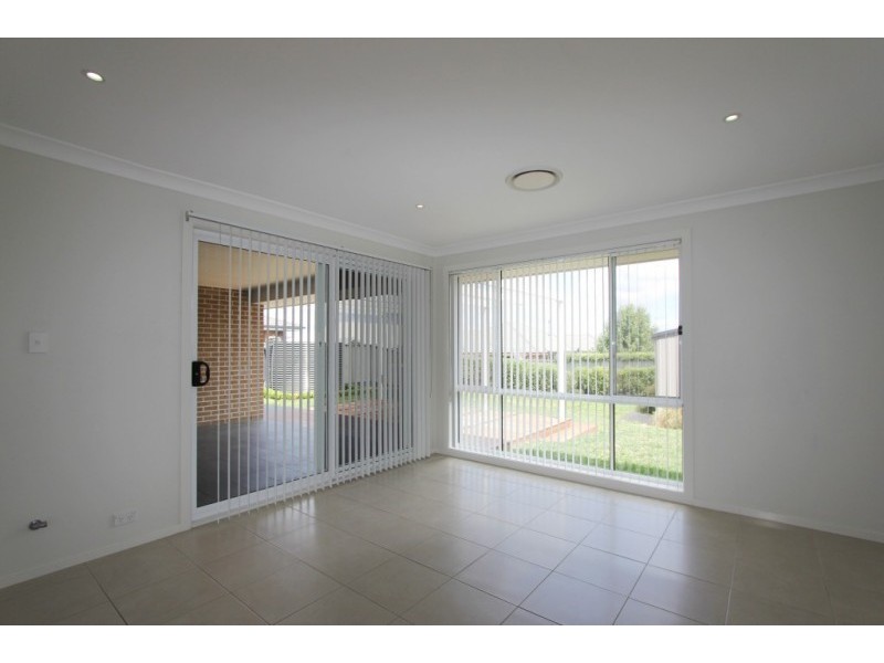 6 Hazelwood Place, Goulburn NSW 2580
