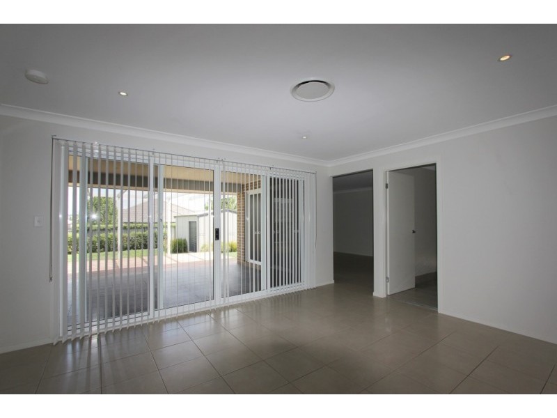 6 Hazelwood Place, Goulburn NSW 2580