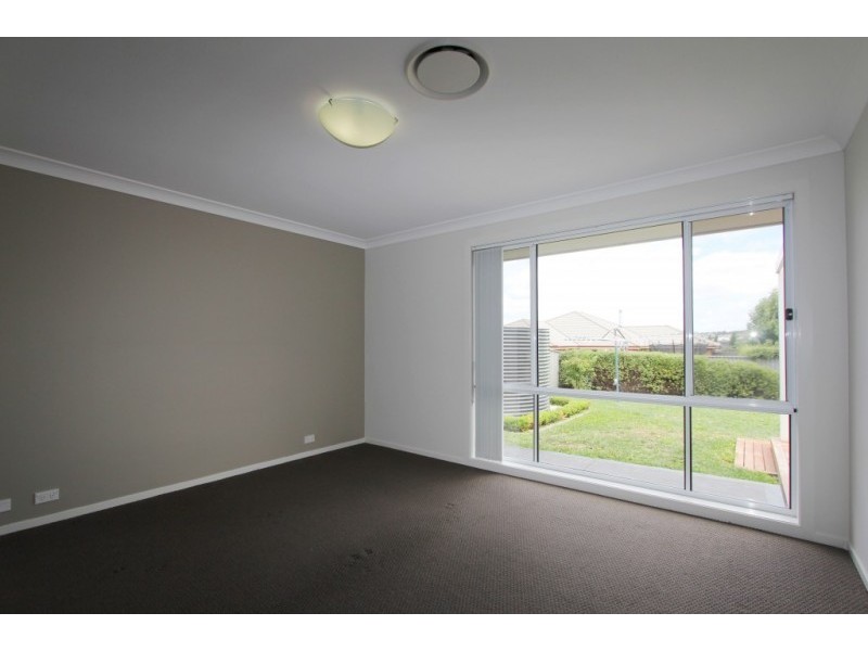 6 Hazelwood Place, Goulburn NSW 2580