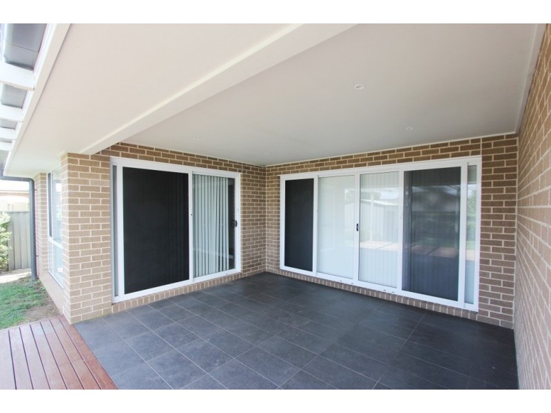6 Hazelwood Place, Goulburn NSW 2580