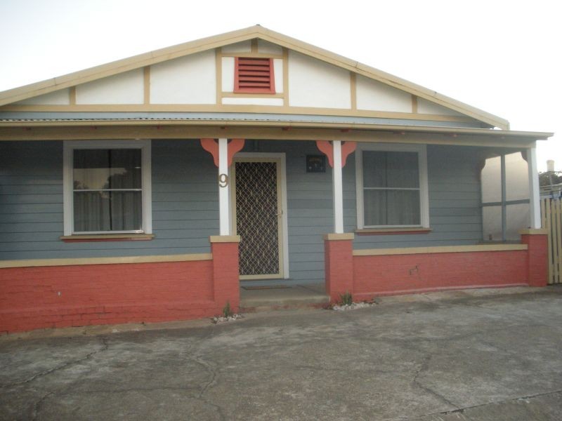 9 Hillview Road, Goulburn NSW 2580