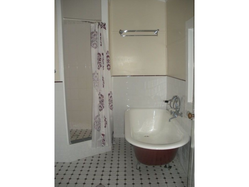 9 Hillview Road, Goulburn NSW 2580