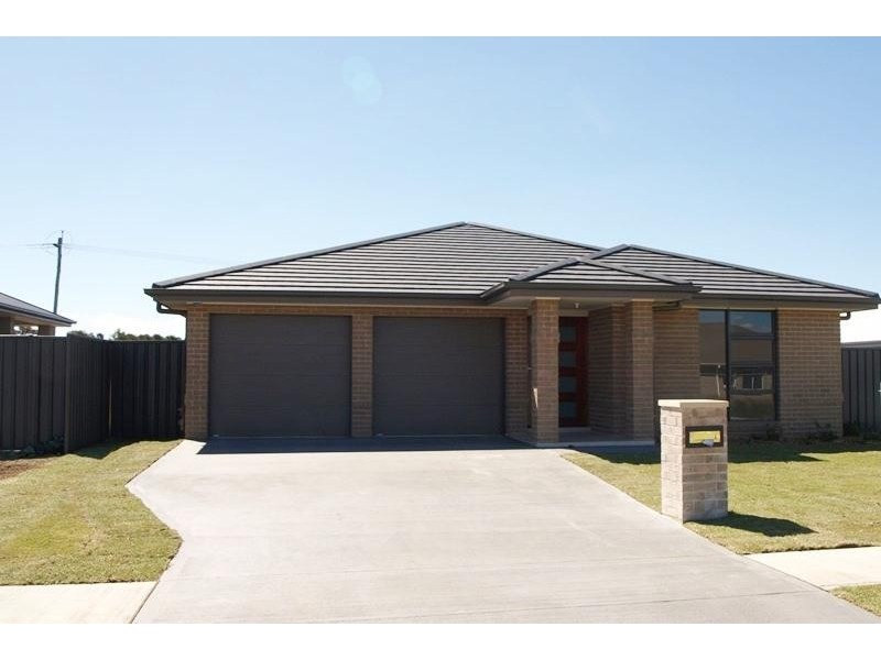 20 Mewburn Drive, Goulburn NSW 2580