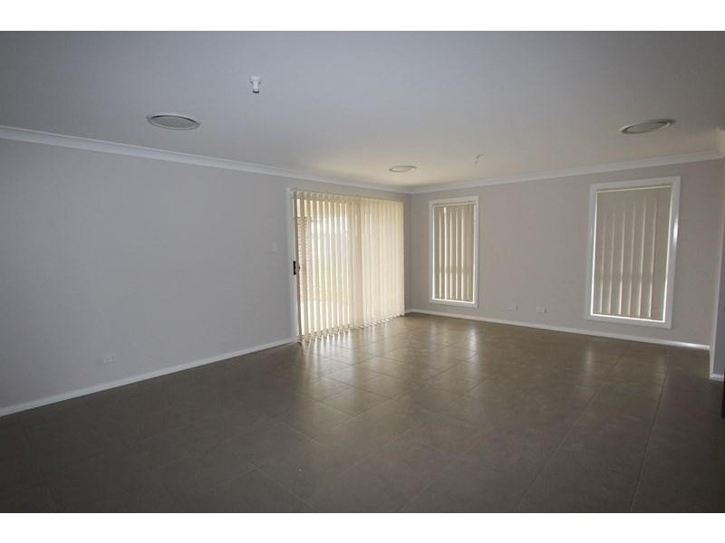 26 Mewburn Drive, Goulburn NSW 2580