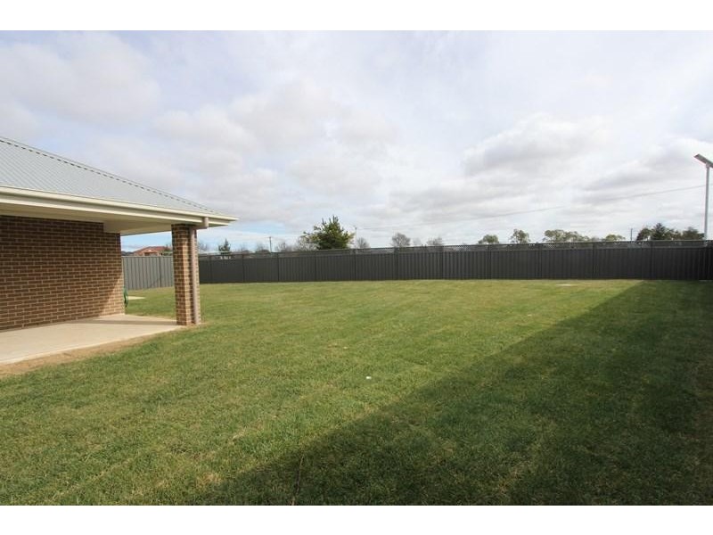 26 Mewburn Drive, Goulburn NSW 2580