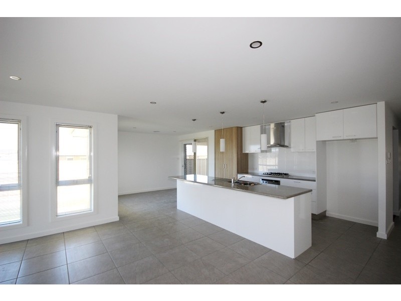 36 Barry Crescent, Goulburn NSW 2580