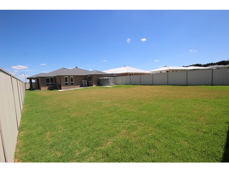 36 Barry Crescent, Goulburn NSW 2580