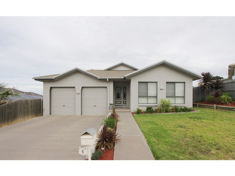 8 Barry Crescent, Goulburn NSW 2580