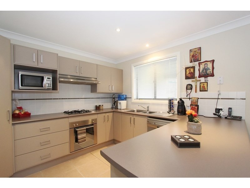 8 Barry Crescent, Goulburn NSW 2580