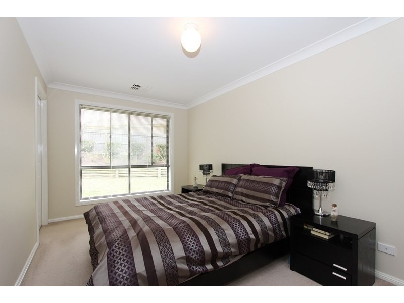 8 Barry Crescent, Goulburn NSW 2580