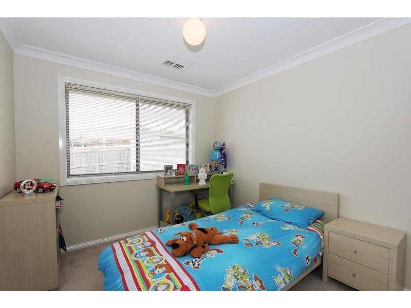 8 Barry Crescent, Goulburn NSW 2580