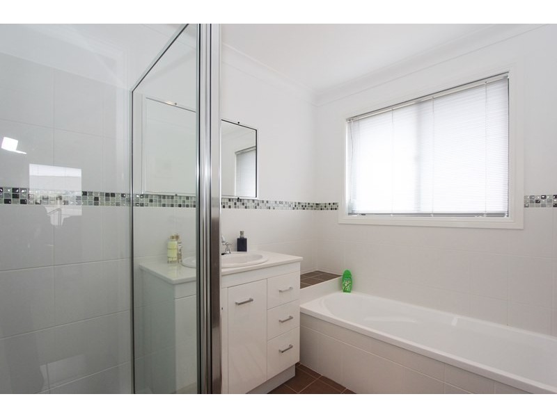 8 Barry Crescent, Goulburn NSW 2580