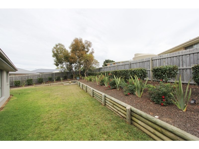 8 Barry Crescent, Goulburn NSW 2580