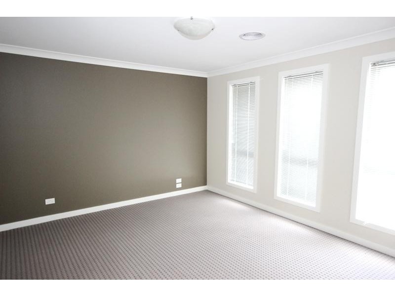 9B Mewburn Drive, Goulburn NSW 2580