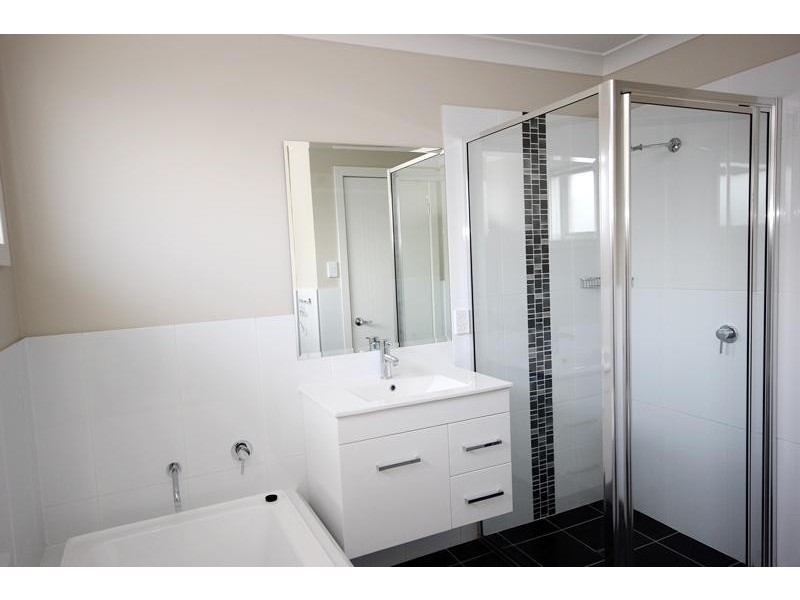 9B Mewburn Drive, Goulburn NSW 2580