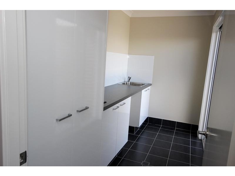 9B Mewburn Drive, Goulburn NSW 2580