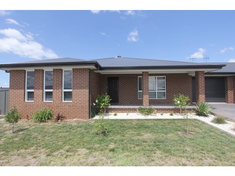 9a Mewburn Drive, Goulburn NSW 2580