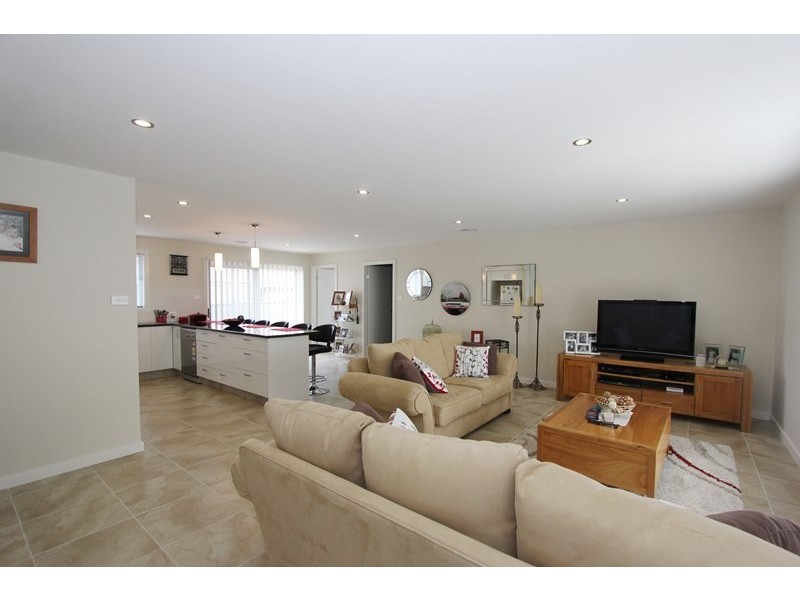 9a Mewburn Drive, Goulburn NSW 2580