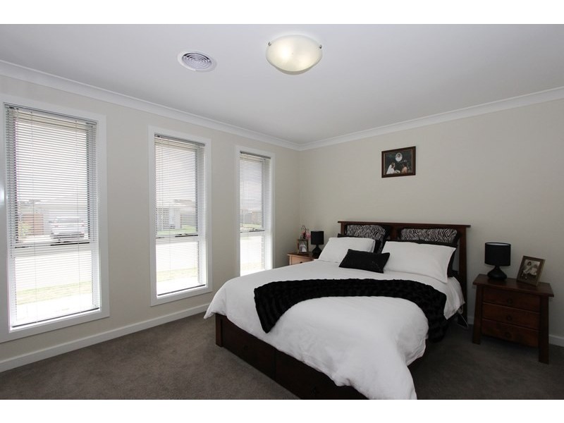 9a Mewburn Drive, Goulburn NSW 2580